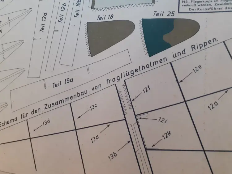 WWII GERMAN PAPER AIRPLANE MODEL KIT, HANDLEY-PAGE "HAMPDEN"  CIRCA 1940 - Image 5