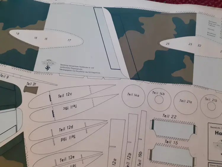 WWII GERMAN PAPER AIRPLANE MODEL KIT, HANDLEY-PAGE "HAMPDEN"  CIRCA 1940 - Image 8