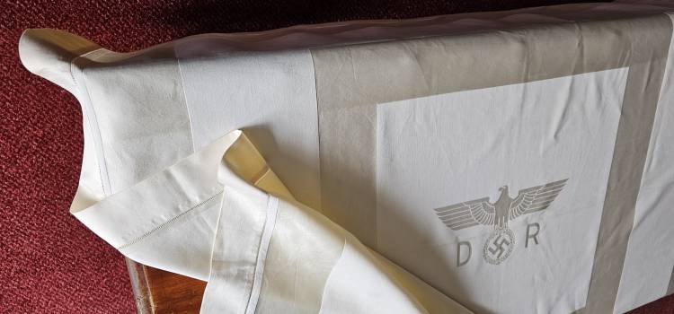 Historically Rare, Third Reich, Deutsche Reichsbahn, Formal Tablecloth, from Adolf Hitler`s 50th Birthday glass observation wagon 10 282. - Image 2